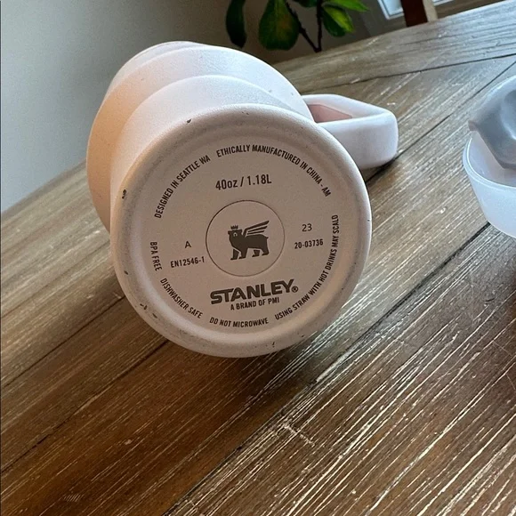 40 oz Stanley Tumbler - Picture 7 of 8